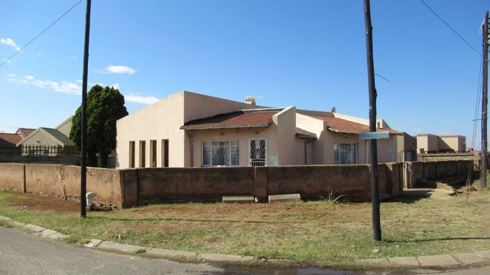 Property #ENT0276179, House for sale in Randfontein Central