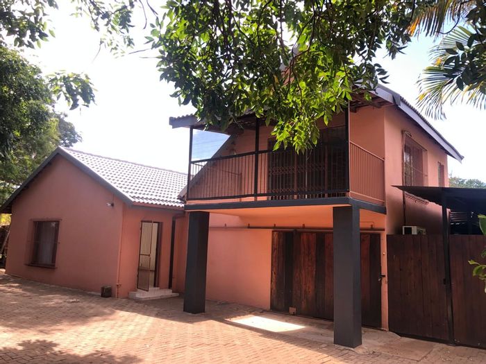 House for Sale in Hoedspruit Central: 4 Bedrooms, Large Garden, Security Features.