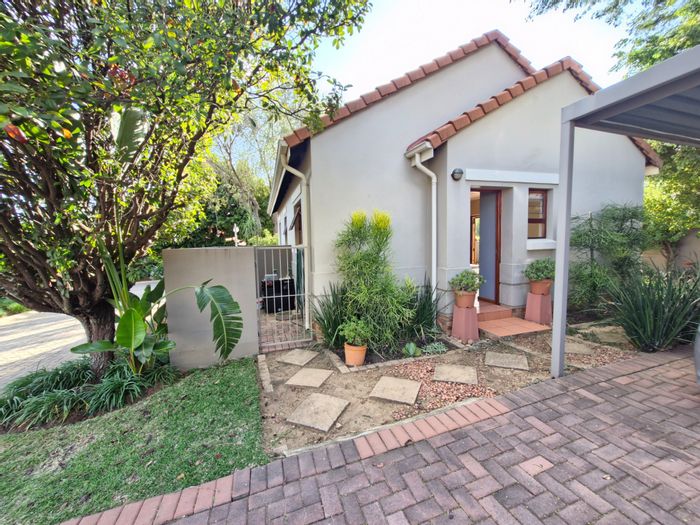 Property #ENT0276197, Townhouse for sale in Fourways