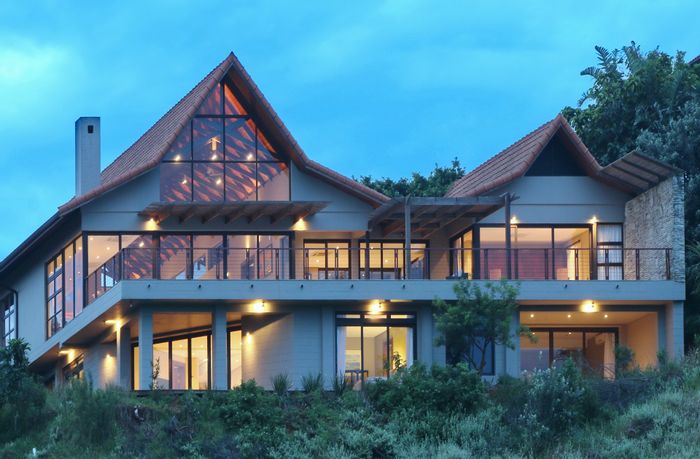 Zimbali House For Sale: 6 bedrooms, golf course views, pool, access to amenities.