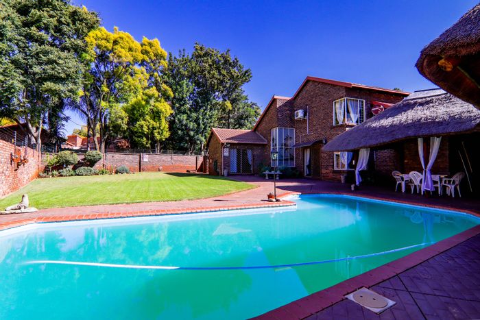 Eldoraigne House For Sale: Open-plan living, pool, flatlet, energy-efficient features.