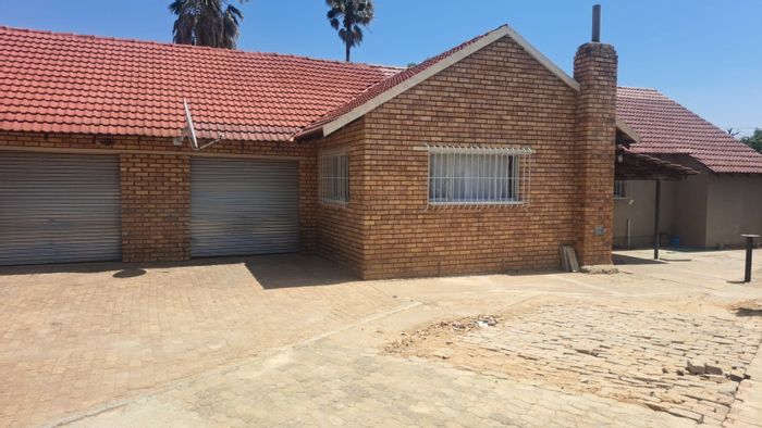 For Sale: 4-Bedroom House in Modder East with Spacious Yard and Double Garage.