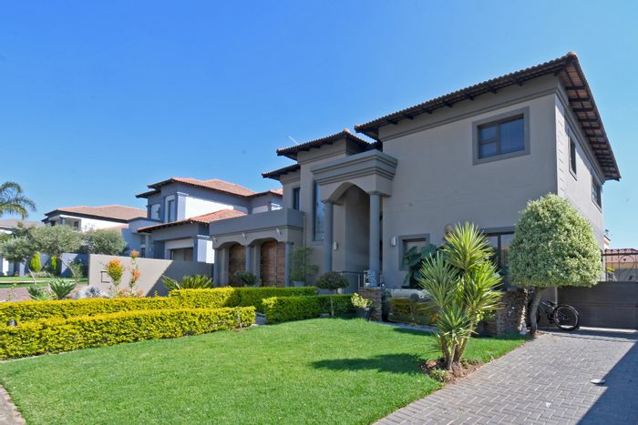 For Sale: House in Greenstone Hill with pool, garden, and community amenities.