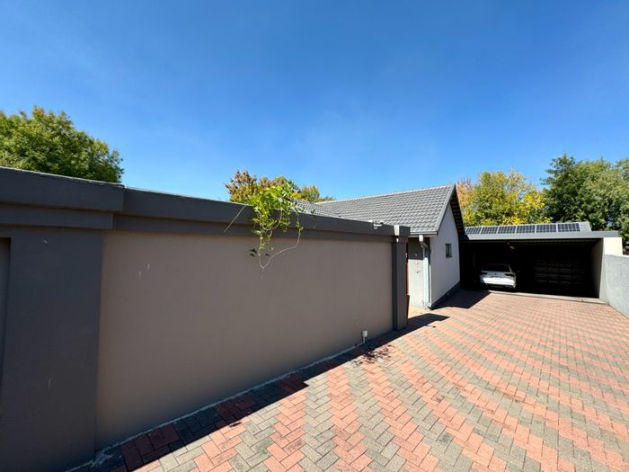 Property #ENT0276220, House for sale in Secunda Central