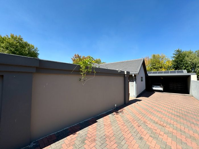 For Sale: House in Secunda Central with garden, entertainment area, and granny flat.