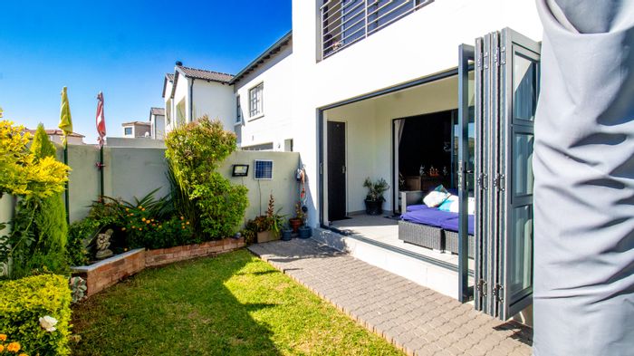 Property #ENT0276362, Townhouse for sale in Constantia Kloof