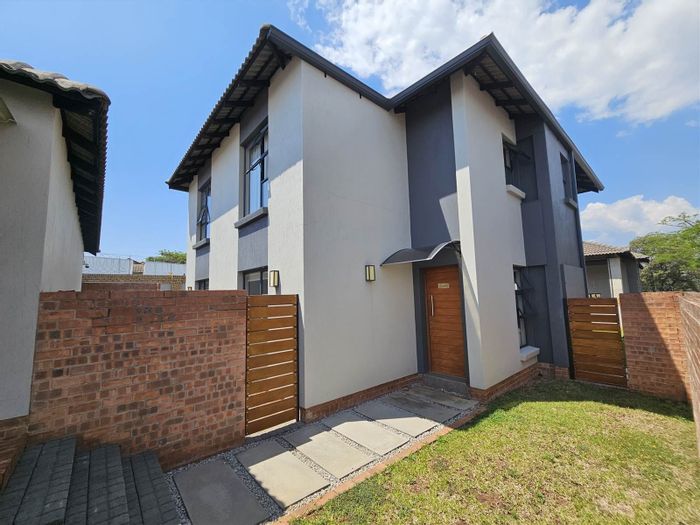 For Sale: Apartment in Stonehenge with 2 beds, 2 baths, parking options.