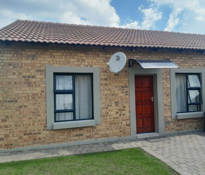 3-Bedroom Townhouse in Trichardt with Backup Utilities, Gated Complex, For Sale.