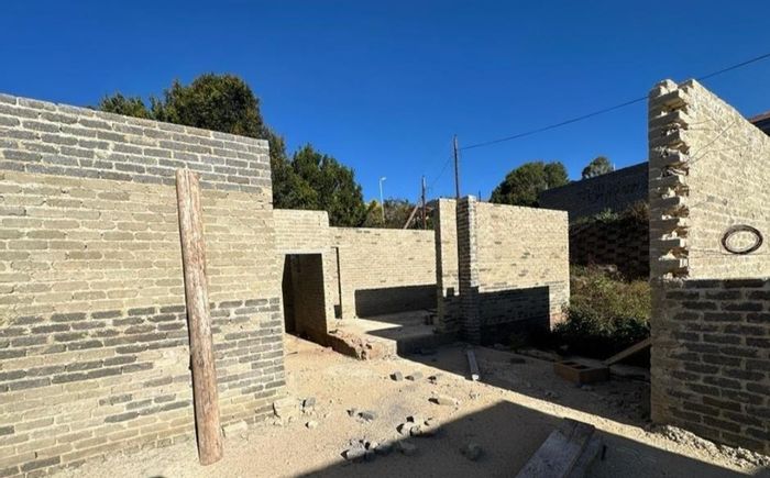For Sale: House in Rangeview with 4 beds, 3 baths, and customizable second floor.