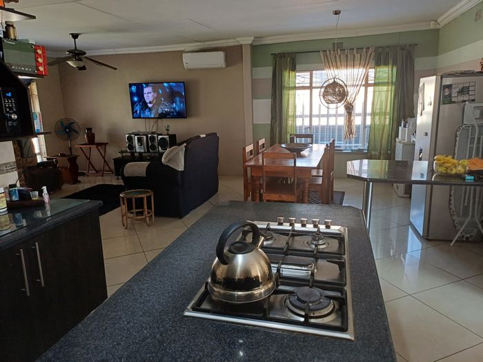 Vanderbijlpark Sw 1 House For Sale: 3 beds, granny flat, garage, near schools.