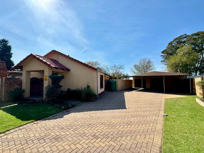 Property #ENT0276332, House for sale in Secunda Central