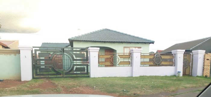 Property #ENT0276333, House for sale in Vosloorus