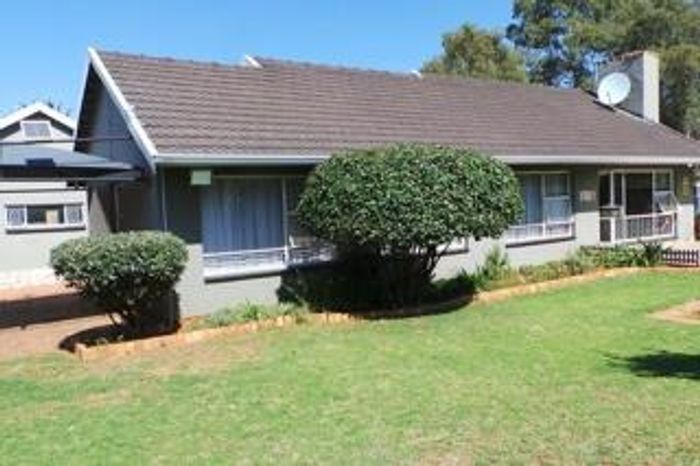 🌟 Marlands Gem: 3-Bed House, Tranquil Entrance, Study Room, Braai Area. For Sale! 🌟