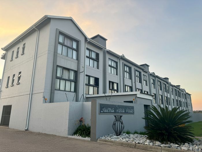 For Sale: Apartment in Secunda Central with lift, braai, and secure parking.