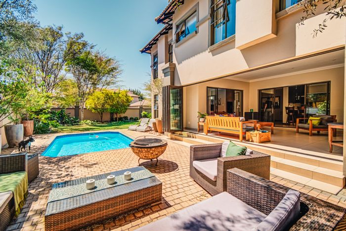 Glen Marais House For Sale: 4 bedrooms, pool, braai room, energy-efficient features.