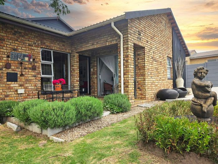Herolds Bay House For Sale: Ocean views, multiple living spaces, and outdoor entertaining.