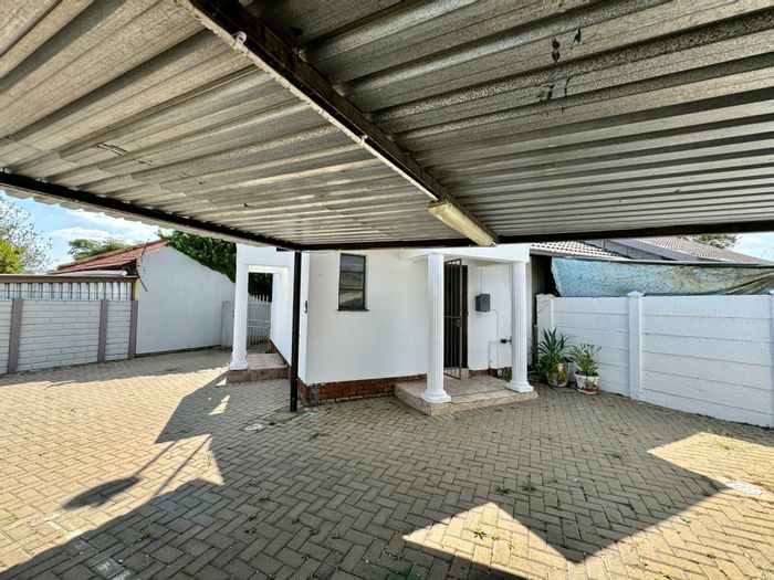 For Sale: Secunda Central House with multiple flatlets and prime business rights.