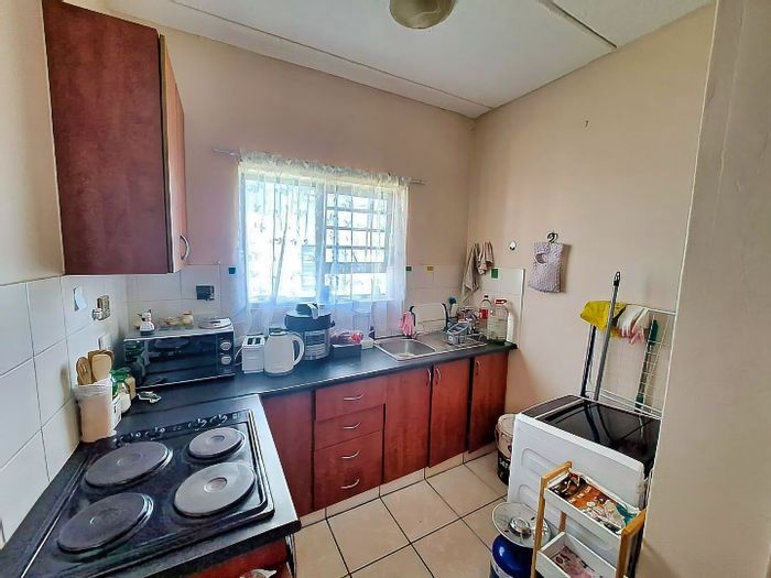 Doringkruin Apartment For Sale: Open-plan living, carport, near Spar complex.