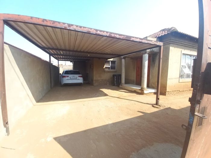 Property #ENT0276508, House for sale in Roodekop