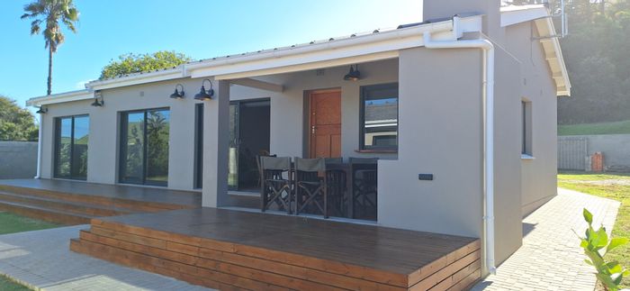 Die Eiland House For Sale: Two homes, gas stove, solar, double garage, secure.