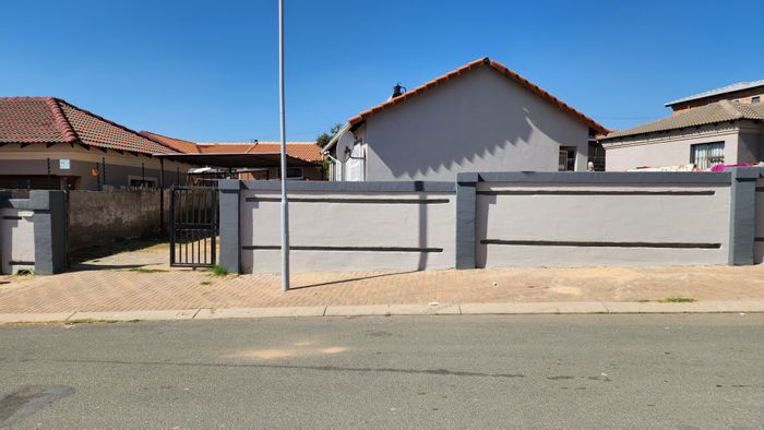 Property #ENT0276764, House for sale in Olievenhoutbosch