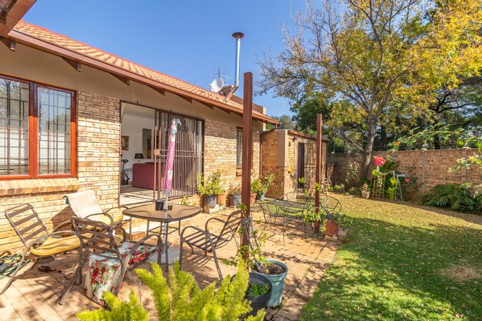 Townhouse For Sale in Radiokop: 2 beds, pet-friendly garden, double garage.