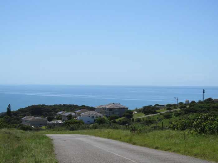 Cintsa West House For Sale: Sea views, communal pool, tennis courts, beach access.