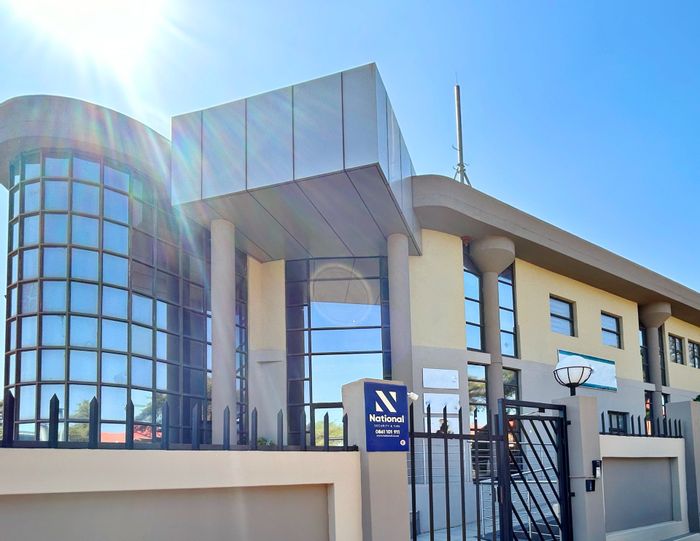 Prime Garsfontein Office For Sale: Customizable Space with Generous Amenities & Accessibility!