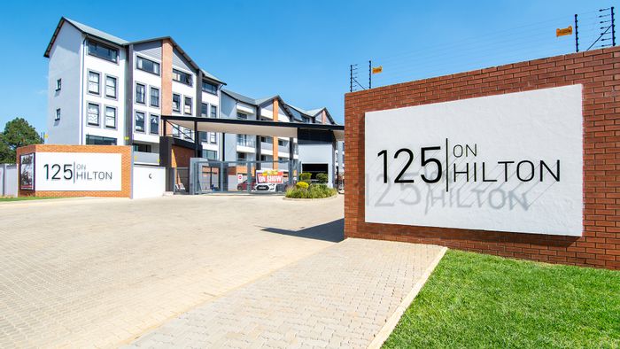 For Sale: 1 Bed Apartment in Linbro Park with pool, clubhouse, and security.