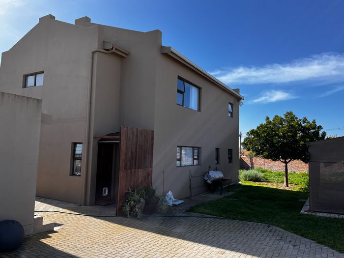 Property #ENT0276903, House for sale in Lamberts Bay Central