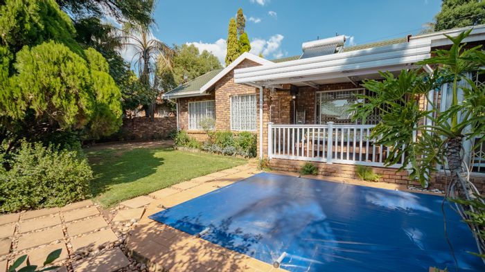 Spacious Newlands Family Home with Garden, Pool, and Servant's Quarters For Sale!