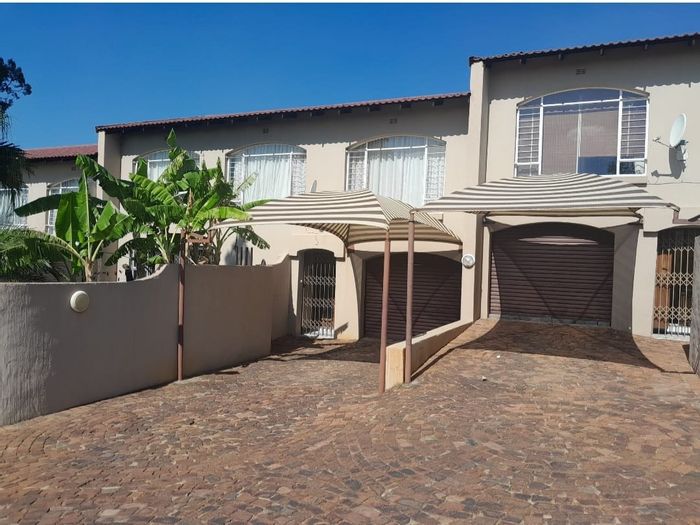 Spacious 4-Bedroom Apartment in Corlett Gardens with Pool Access - For Sale!