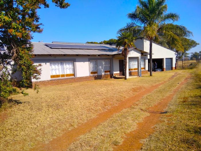 For Sale: 22.5ha Farm in Honingneskrans, Ideal for Agriculture with Great Amenities!