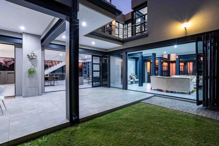 For Sale: House in The Hills Game Reserve Estate with 6 en-suite bedrooms, pool.