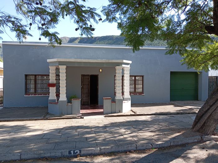 Property #ENT0277290, House for sale in Graaff-reinet Central