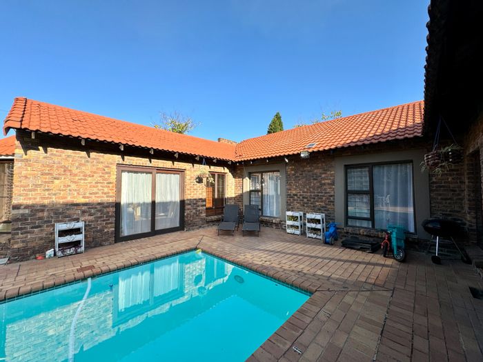 For Sale: Spacious 5-bedroom house in Secunda Central with pool and entertainment room.