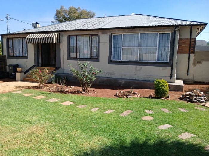 Property #ENT0277217, House for sale in Roodepoort North