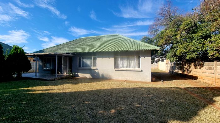 Property #ENT0277360, House for sale in Stilfontein Ext 4