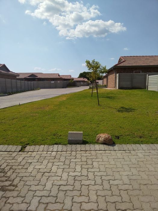 Property #ENT0277473, Townhouse for sale in Ngwenya River Estate