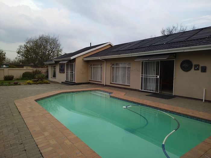 Property #ENT0277500, House for sale in Ermelo Central