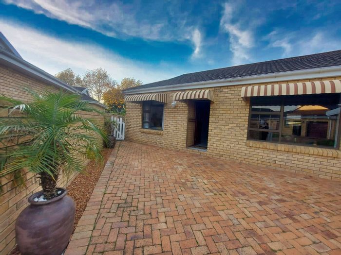Property #ENT0277662, Townhouse for sale in George East