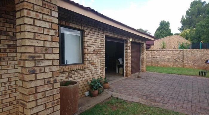 Property #ENT0277663, Townhouse for sale in Kuruman Central
