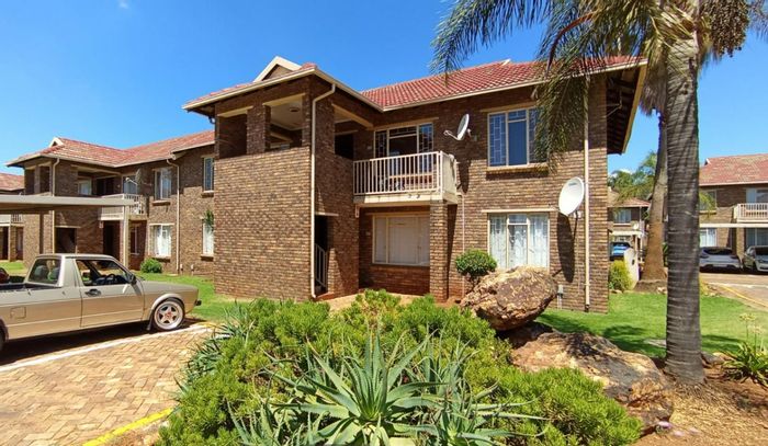 Highveld Apartment For Sale: 2 Bedrooms, Modern Kitchen, Great Investment Potential!