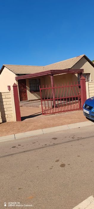 Property #ENT0277762, House for sale in Soshanguve Central
