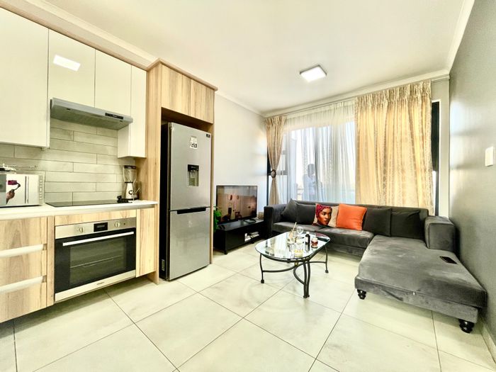 Lombardy Estate Apartment For Sale: 1-bedroom, pools, 24-hour security, prime location.