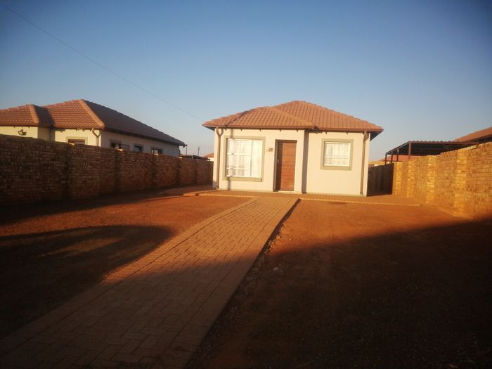 Property #ENT0277703, House for sale in Westonaria Central
