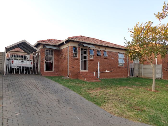 Property #ENT0277707, House for sale in Thatch Hill Estate