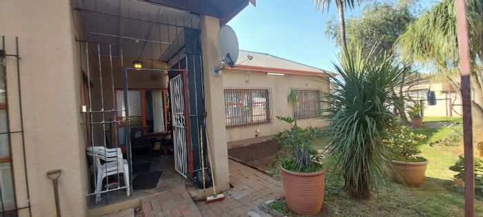 Property #ENT0277850, House for sale in Brakpan Central