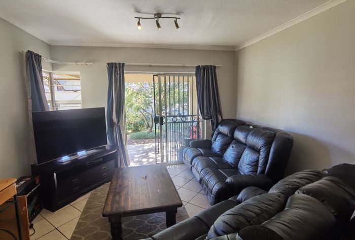 Spacious 2-Bedroom Apartment in Leeuwenhof Estate with Garden and Great Amenities!