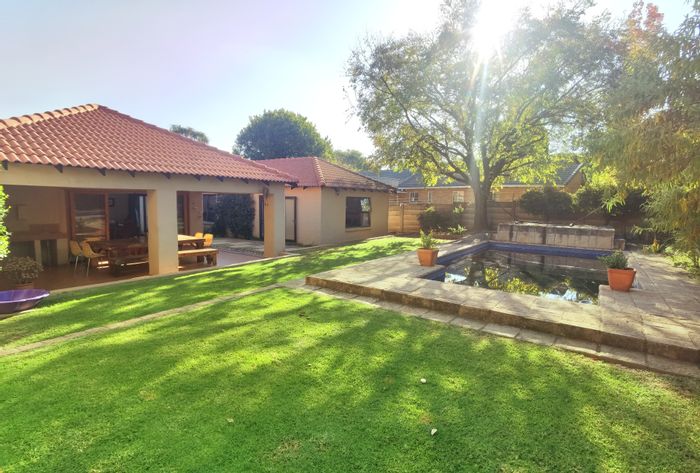 Garsfontein House For Sale: Open plan, pool, flatlet, loft, and work-from-home space.